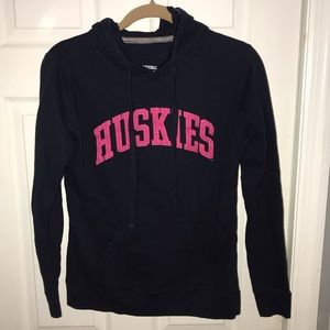Uconn hooded sweater size M
